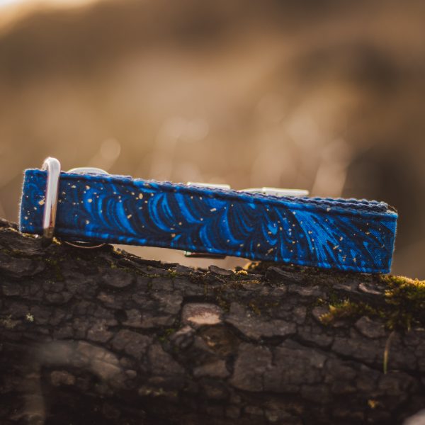 Handgemaakte, verstelbare hondenhalsband van BEACHPAWS in blauwe kleur