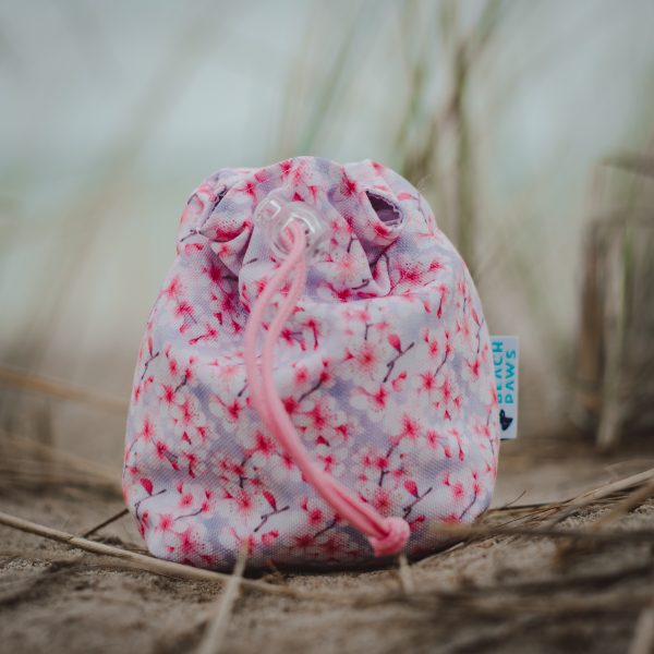 Handgemaakt beloningstasje voor de hond met sakura print